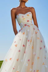 White Sweetheart A-Line Tulle Prom Dress With Appliques